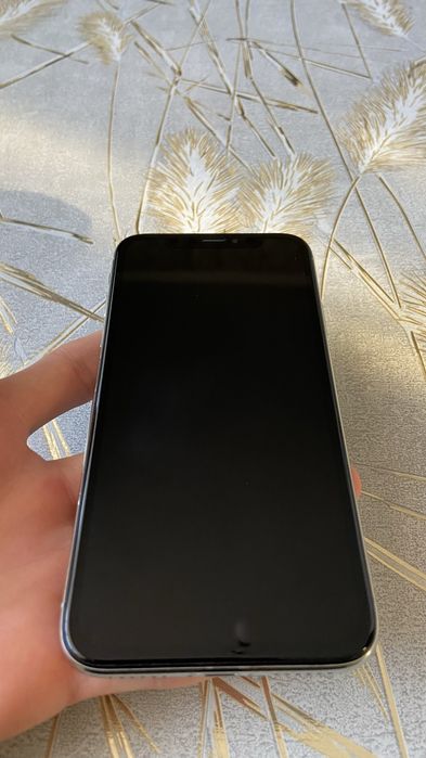 iPhone X 64GB в хорошем состоянии