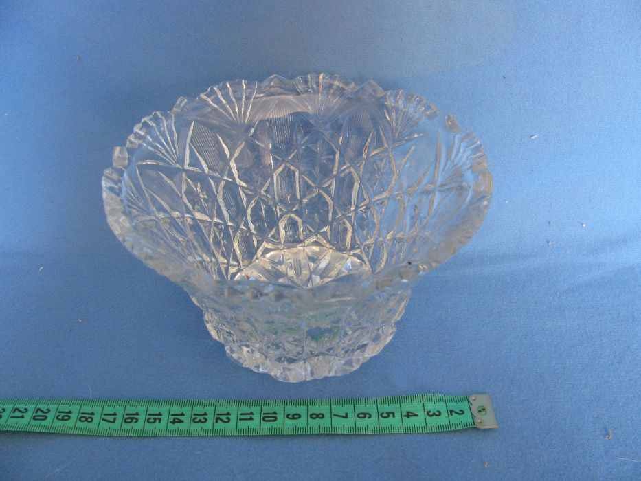 Продам хрустальные вазочки.