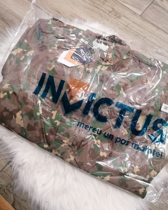 Scurta și ținută combat