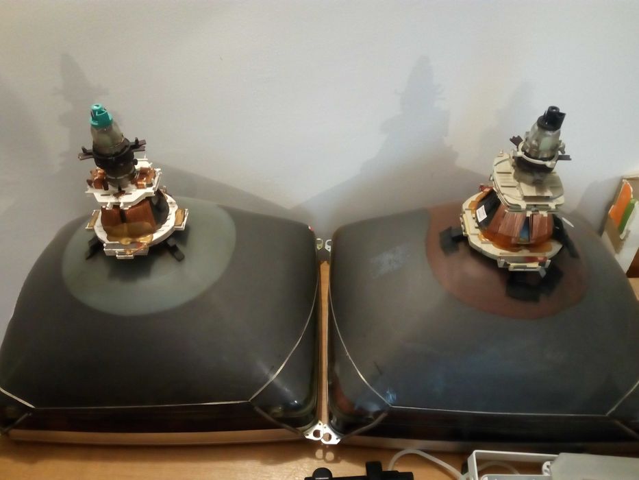 Продавам електронно-лъчеви тръби и кинескопи (CRT)