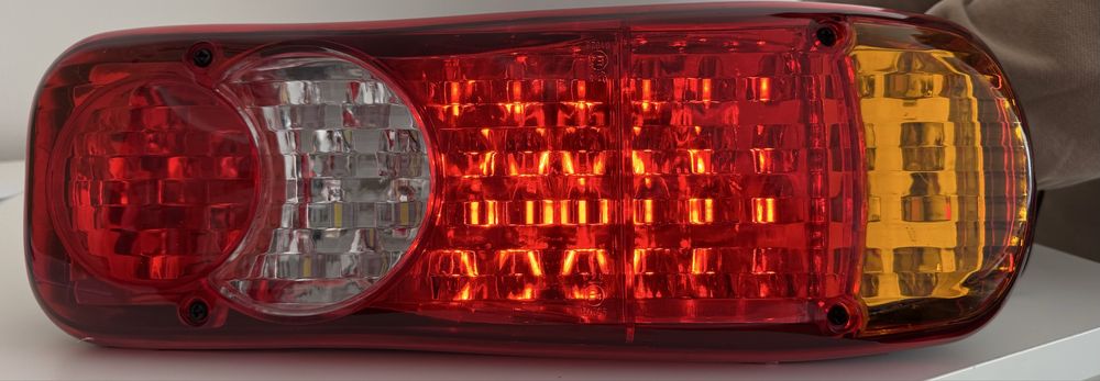 КОМПЛЕКТ LED стоп 5 функции 24V за камион, бус, ремарке (мигач/габарит/мъгла)