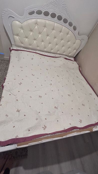 Двухспальный кровать