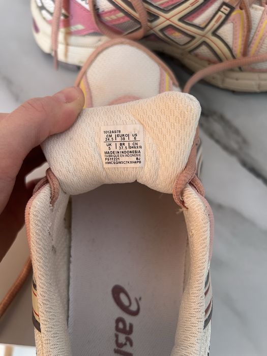 Кроссовки asics 37,5 размер