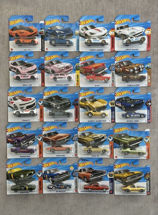 Machete/Masinute Hot Wheels scara 1:64