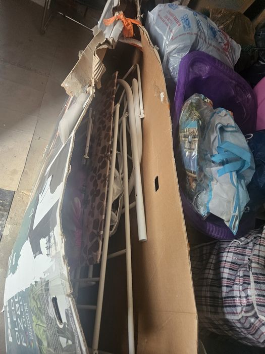 Манеж продается почти новый.