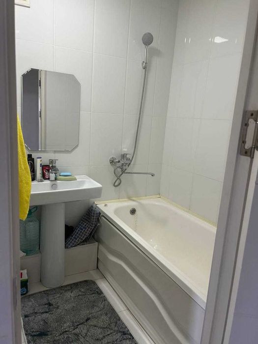 Срочно продаётся 3-х комнатная квартира в Чирчике, 4 м/район