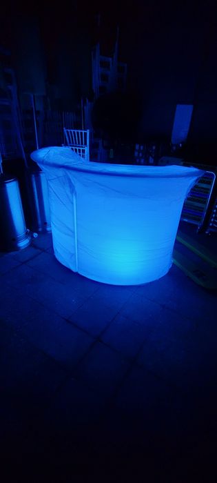 Светещ бар под наем