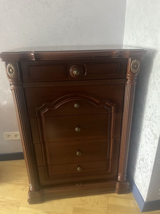 Продам спальный гарнитур