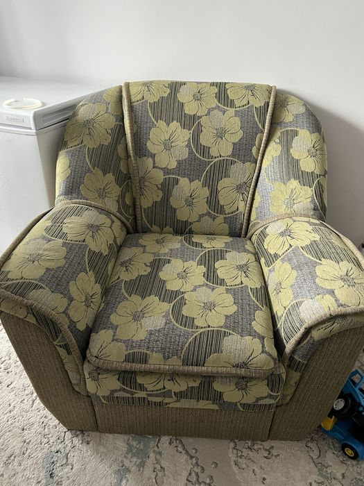 Продаю диван тахта и кресло за 25 000 тенге