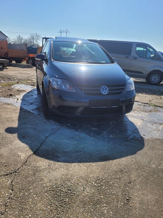 Vând Volkswagen Golf 5 Plus