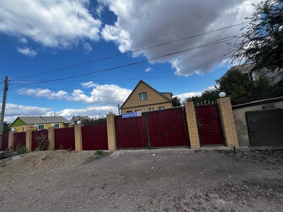 Продам двух этажный дом