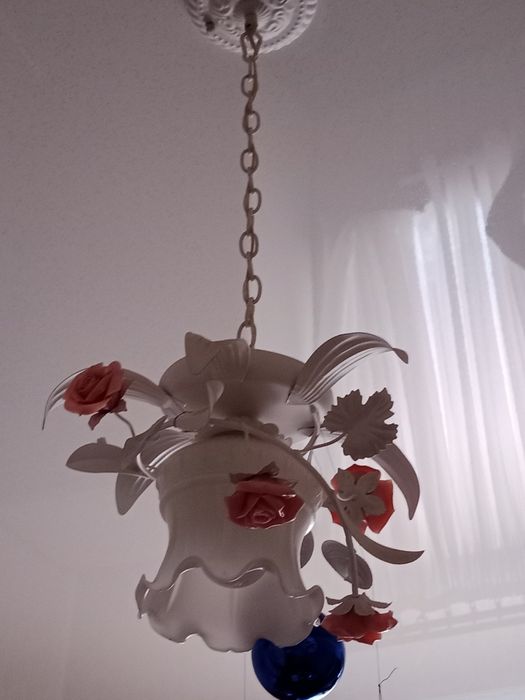 Бра и люстра в комнату девочки