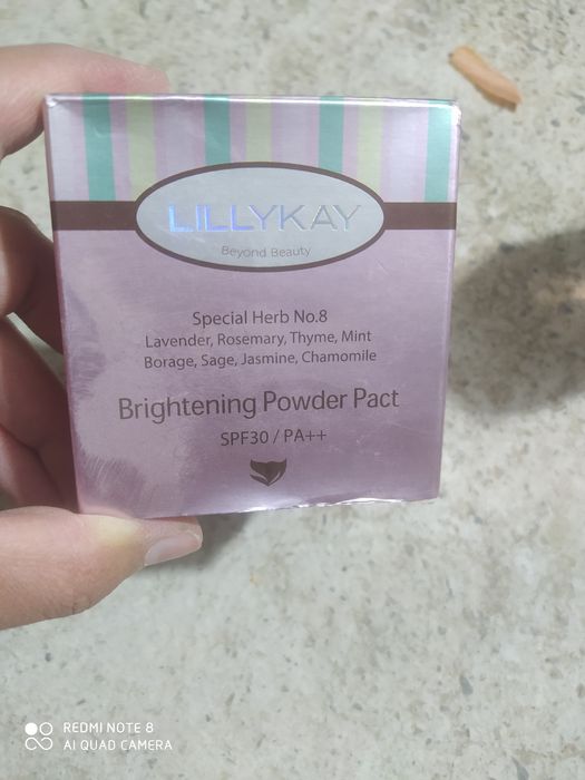 Original lilikay pudra taroq yuz tuklarni teruvchi xolati yangi