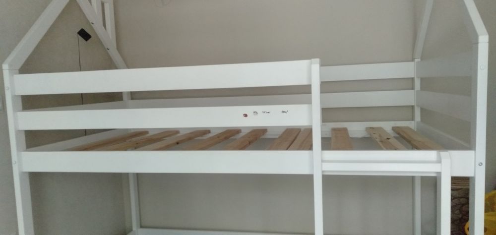 Детская двухъярусная кровать