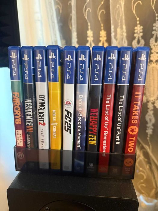 PS4 Pro 1TB + 10 jocuri si 2 controllere, stare foarte buna