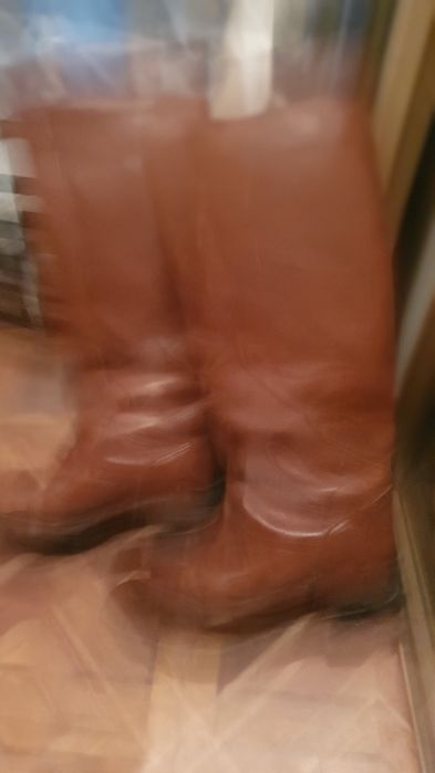 Продавам евтино неупотребявани дамски обувки,ботуши и маратонки