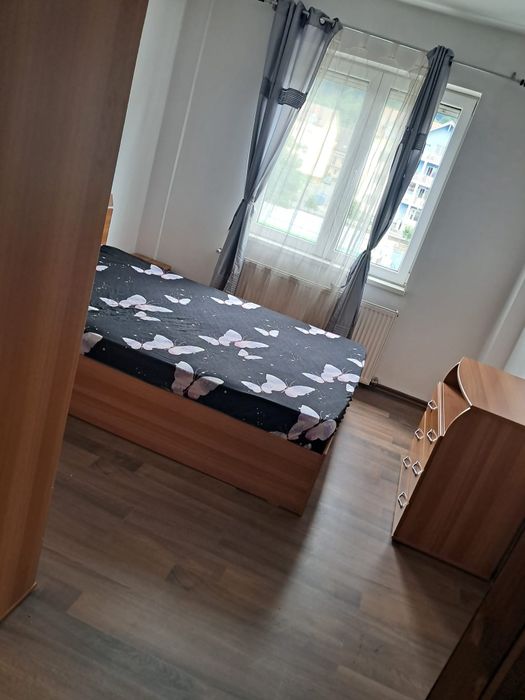 Inchiriez apartament 4 camere