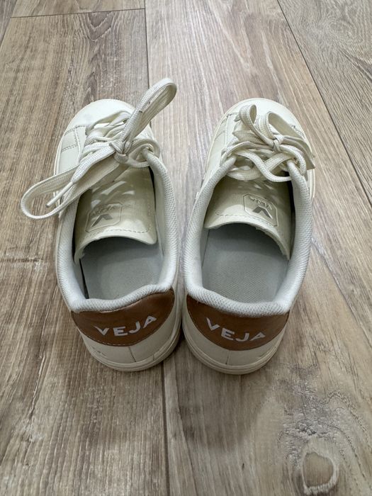 Кроссовки Veja в хорошем состоянии