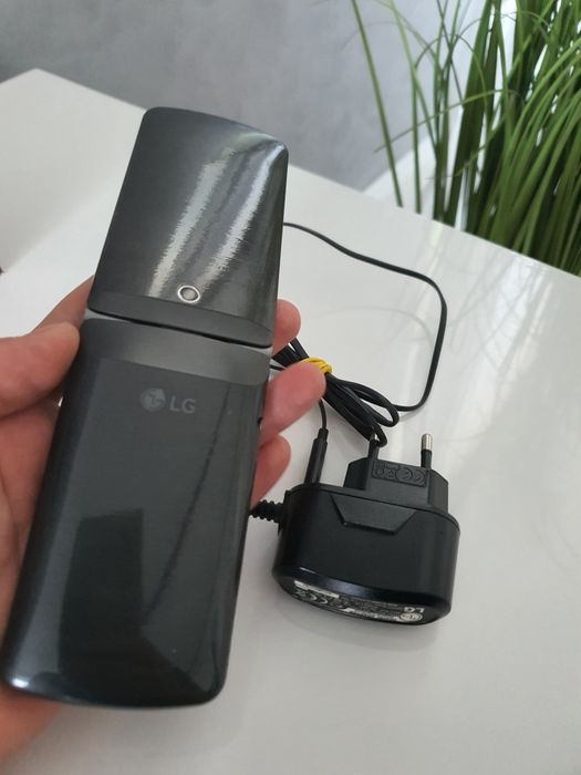 Vând Lg G351 de colectie.Pret 120 ron