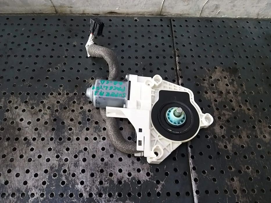 Motoras macara dreapta spate skoda superb 2 3t facelift 8k0959812a 919813201