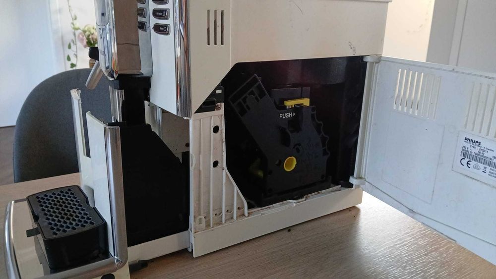 Espressor automat Philips EP5311 – Verificat și curățat în service autorizat