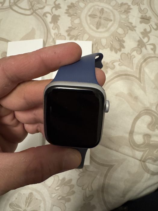 Apple watch SE 2  44mm чисто нов !