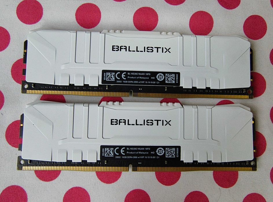 Memorie Crucial Ballistix White 32GB (2x16 GB) DDR4 2666MHz Desktop.