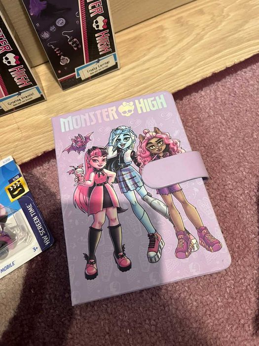 Неща на monster high монстър хай
