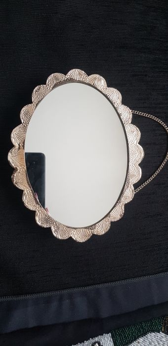 Oglinda din argint