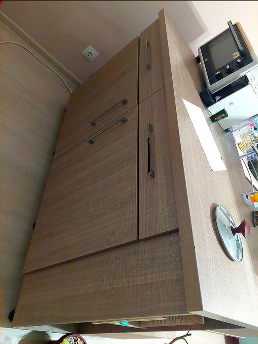 Insulă de bucătărie cu spațiu de depozitare, bar –  la comanda