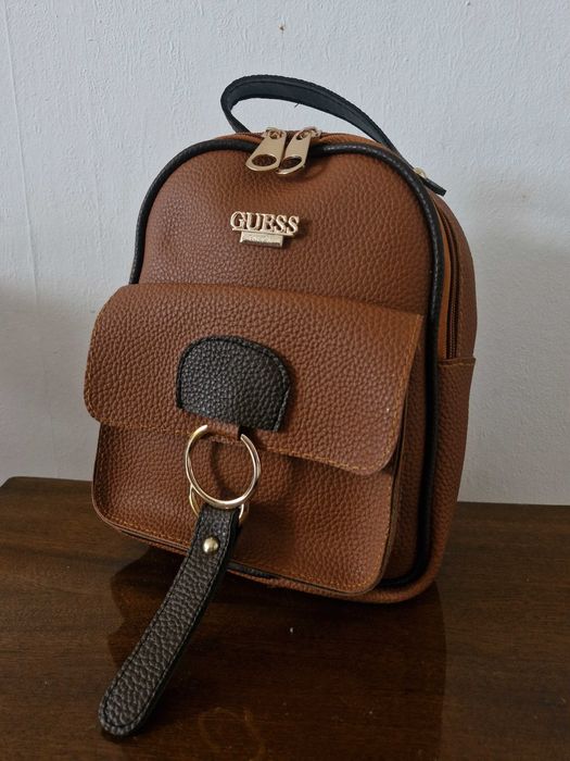 Дамска раница на Guess