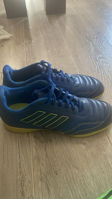 Продам обувь для футбола для подростка.