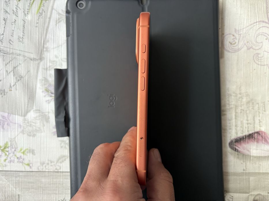 IPhone 17 pro 256гб Cosmic Orange