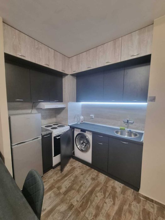 Едностаен обазведен апартамент в Младост 3 . До две метроспирки