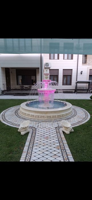 Fontan . Фонтан .