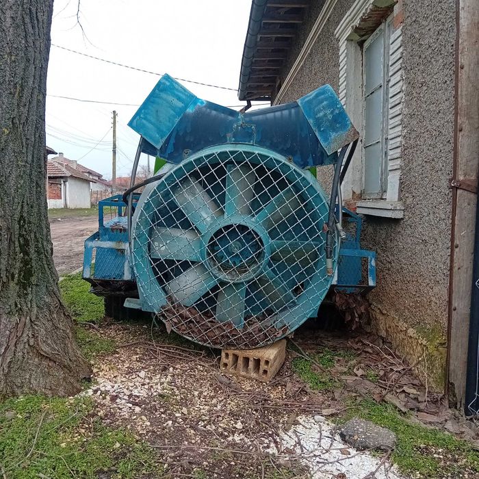 Продавам 2 бр.прикачна пръскачка