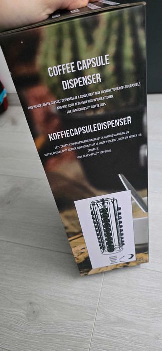 Продавам стойка за кафе капсули (от малките на Неспресо и Лаваца)