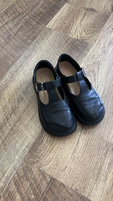 Продам детские туфли