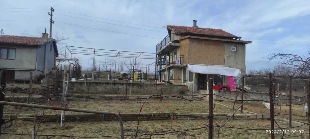 Къща в Варна-м-т Боровец - юг площ 165 цена 150000
