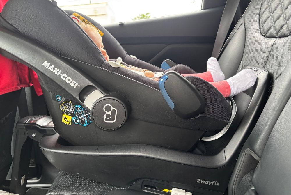 Стол за кола Maxi-Cosi Pebble Pro i-Size Essential Black