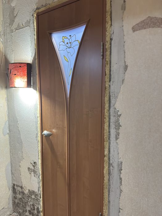 Отдам двери и комплек в ванну