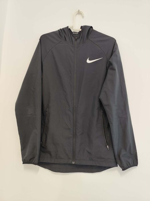 Ветровка NIKE  размер S