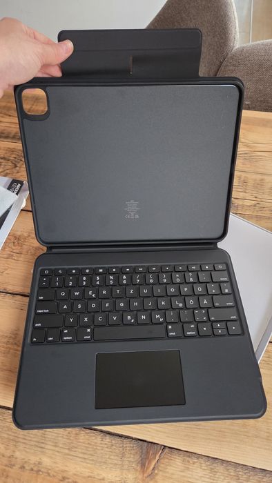 Tastatură cu husă ESR Ascend Keyboard Case pentru iPad – NOUĂ