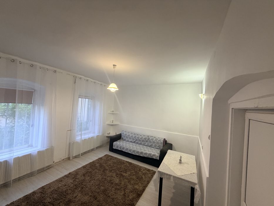 Inchiriez casa-spatiu comercial