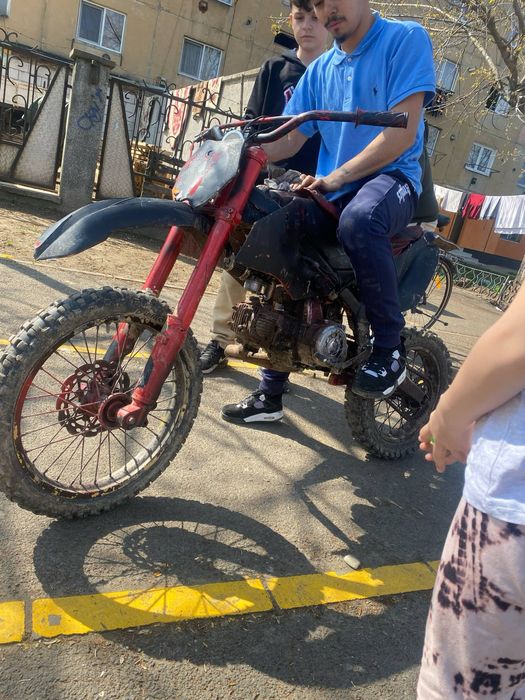 Vand sau schimb cross de 125cc