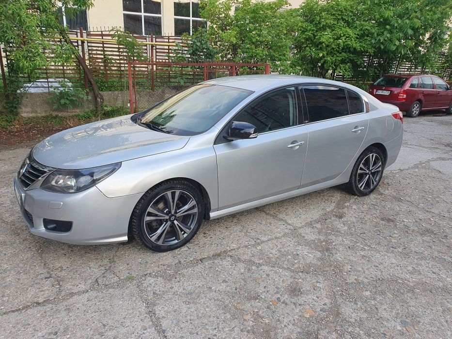 RENAULT Latitude 2012 — imagine 3