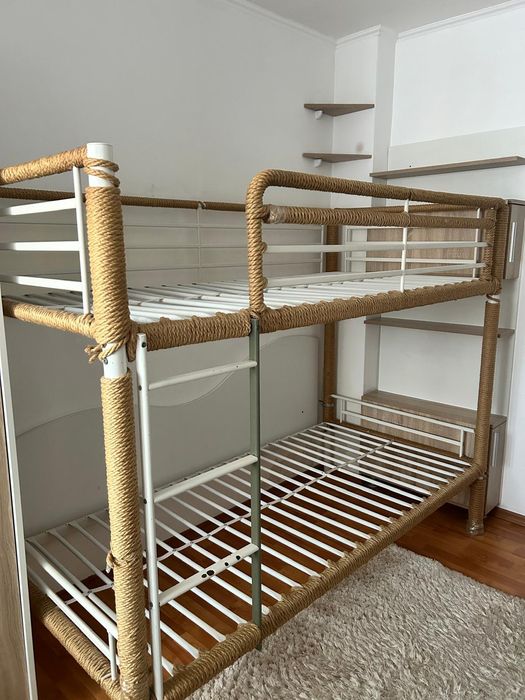 Vând pat supraetajat,