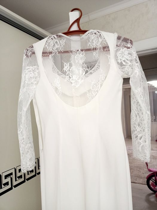 Продам платье белое размер 42-44