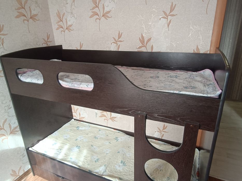 Кровать двухъярусная