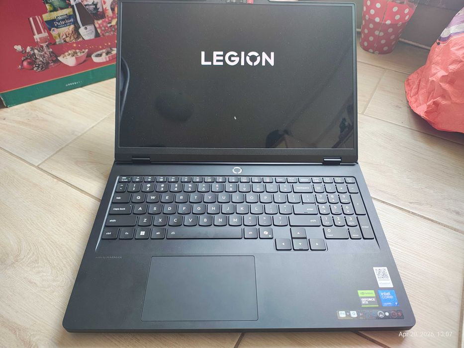 Laptop Lenovo Legion Pro 5 16IAX10 Intel Ultra 9 275HX 32GB RAM DDR5 5600 1TB 5070 8GB VRAM Ecran OLED WQXGA 2560 x 1600